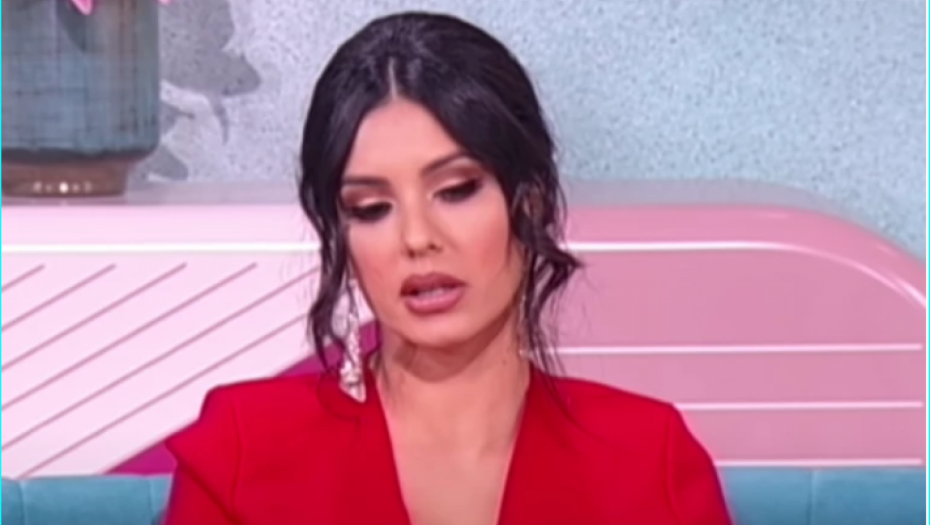 TANJA SAVIĆ MENJA VERU ZBOG DEČKA Pevačicu majka izbacila iz kuće, nastao potpuni haos!