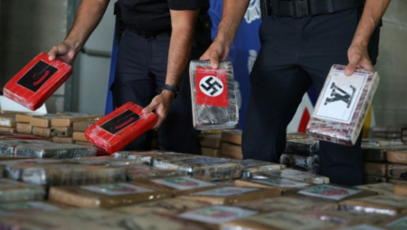 NA KOKAINU BALKANSKOG KARTELA KUKASTI KRST I HITLER: Šokantno otkriće španske policije posle rekordne zaplene (FOTO)