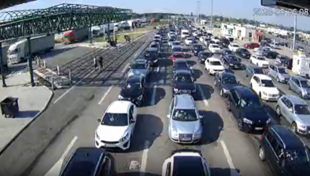 TOTALNI KOLAPS Haos na granicama