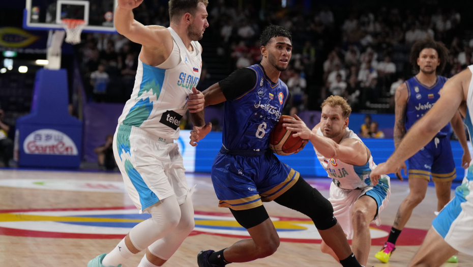 SLOVENIJA OPRAVDALA ULOGU FAVORITA Dončić brojao do 37, Tobi bez promašaja (VIDEO)