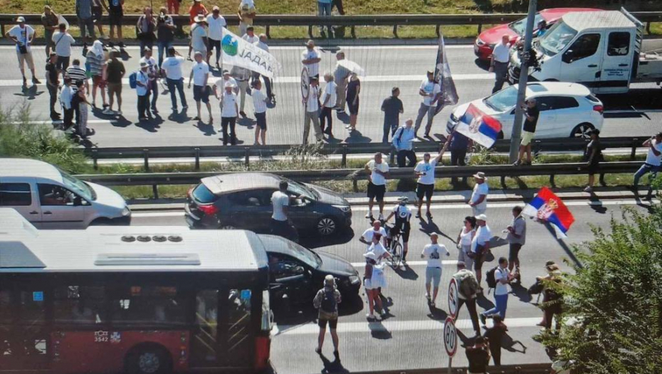 I VODITELJU NOVE S DOJADILE BLOKADE GAZELE! Stavite malo prst na čelo i razmislite! (VIDEO)