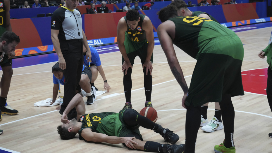 JEZVIA POVREDA NESUĐENOG PLEJA PARTIZANA Brazilac na nosilima iznet sa terena, igrači plakali (VIDEO)