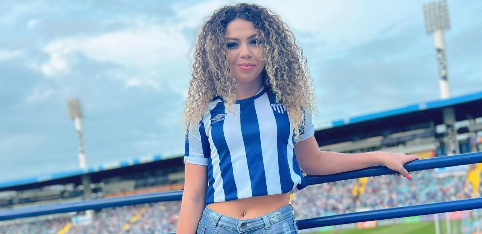 TRAŽILI STE, GLEDAJTE Brazilka usred utakmice skinula šorts i pokazala... Uživale pune tribine!