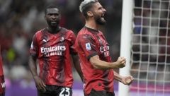 LUDILO U ĐENOVI Milan u 87. minutu do pobede, Žiru morao da glumi golmana