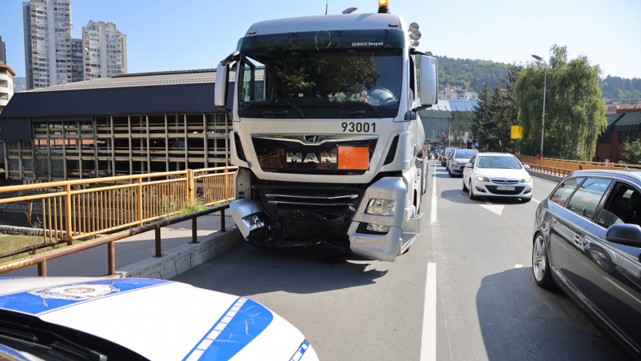 NEDELJA ZAVIJENA U CRNO Poginuli vozač, bračni par i deovjčica, dok se njenoj sestri još bore za život (FOTO)