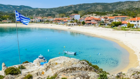 NA POZNATOJ GRČKOJ PLAŽI ZABRANJENO KUPANJE Voda je zagađena zbog kanalizacije, fuj!