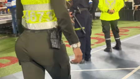 INFLUENSERKA POSTALA POLICAJKA Huligani odlepili za prelepom Kolumbijkom (VIDEO)