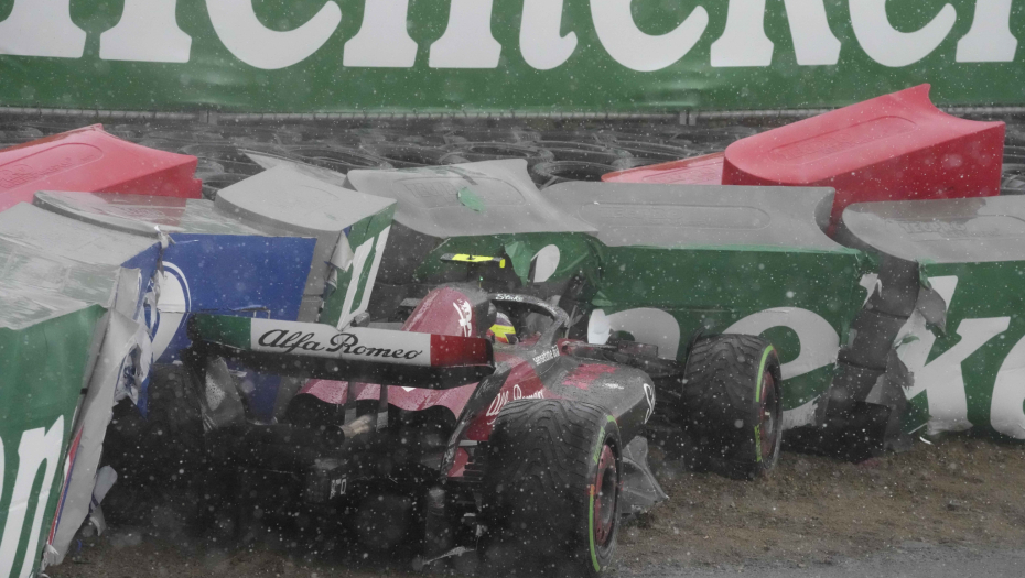 HAOS NA TRCI Prekinuta Velika nagrada Holandije, jedan vozač izleteo sa staze (FOTO)
