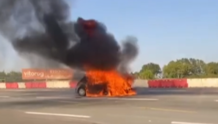 POŽAR NA AUTO-PUTU Automobil sa BG tablicama gori u Crnoj Gori