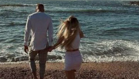 PEVAČICA (20) SMUVALA NAŠEG POZNATOG GOLMANA? Odale ih slike sa jahte, on slučajno završio u kadru