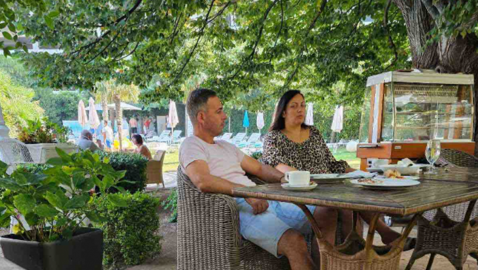 NA SKRIVENO JE OTIŠAO MESTO Aleksić svakog dana zavitlava narod u Srbiji, a evo gde je sada! (FOTO)