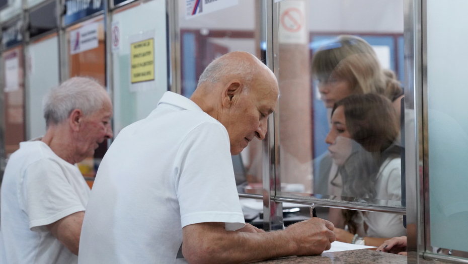 POČELA PODELA PENZIONERSKIH KARTICA Važno uputstvo za penzionere, evo kako da saznate kada su velike akcije i popusti