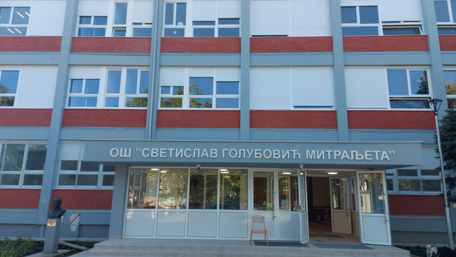 ISPUNJENO OBEĆANJE DATO RODITELJIMA Luka Petrović: Đaci OŠ "Svetislav Golubović Mitraljeta” novu školsku godinu počinju u modernim učionicama (FOTO)