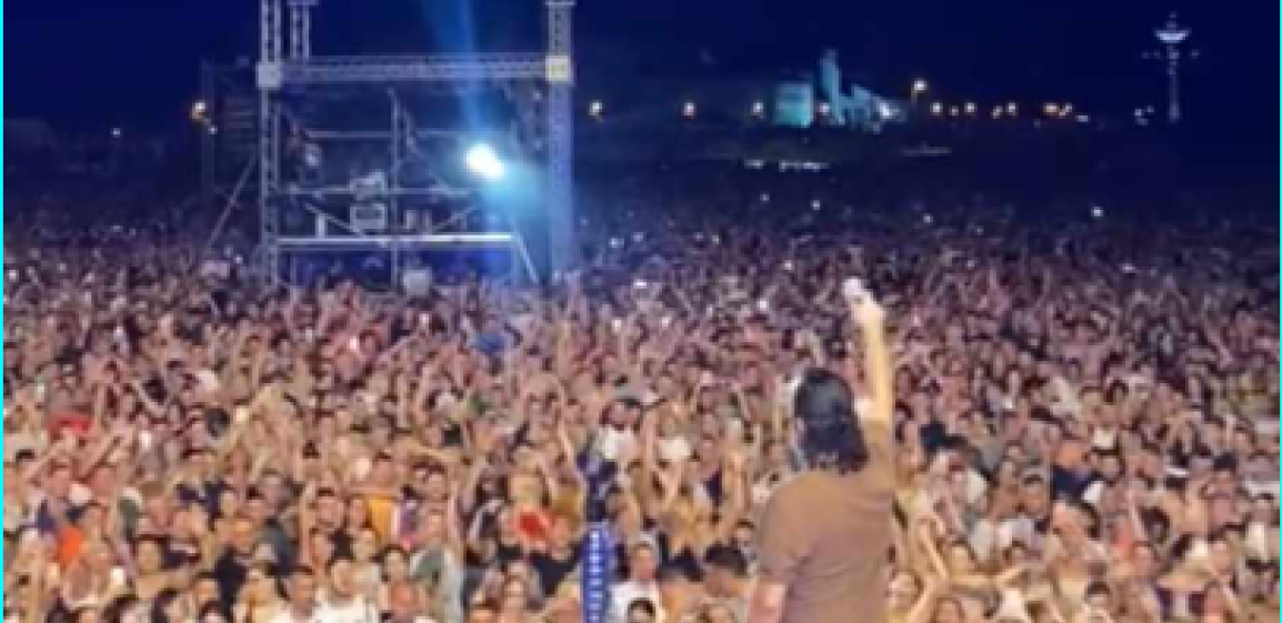 SPEKTAKL POD OTVORENIM NEBOM Aca Lukas napravio koncert za pamćenje, 70.000 ljudi pevalo u glas najveće hitove! (VIDEO)