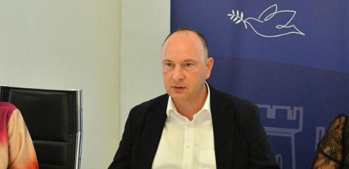 MONSTRUOZNE PRETNJE UPUĆENE GRADONAČELNIKU NOVOG SADA Odbor SNS izdao sapštenje