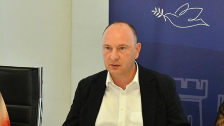 GRAD NOVI SAD POMAŽE Gradonačelnik Đurić pozvao sve da se prijave na aktuelne konkurse, evo gde možete dobiti informacije