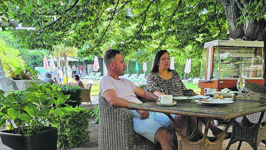 CIRKUS RADI PUNOM PAROM Opozicija definitivno više ne zna gde udara - Miki se brčka, Jeremić juri Milicu i Boška!