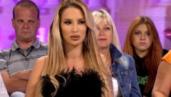 KORISTI DEVOJKE! Snimljen sadržaj iz telefona Aleksandre Nikolić, evo kakvi su joj uslovi za rad