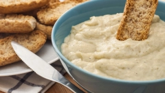 IMAMO RECEPT ZA BELI AJVAR Domaćice u Srbiji poludele za njim, mnogi tvrde da je i ukusniji od klasičnog!