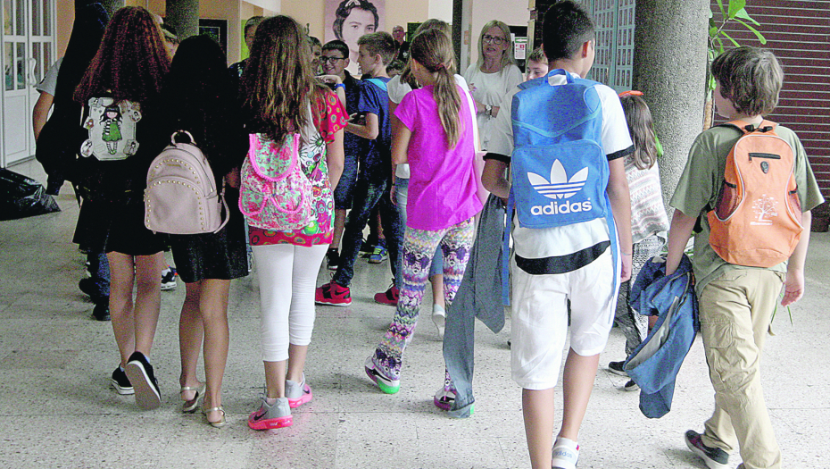 VODIČ ZA ĐAKE I RODITELJE Planirane brojne promene, đacima se smeše novi predmeti i više aktivnost