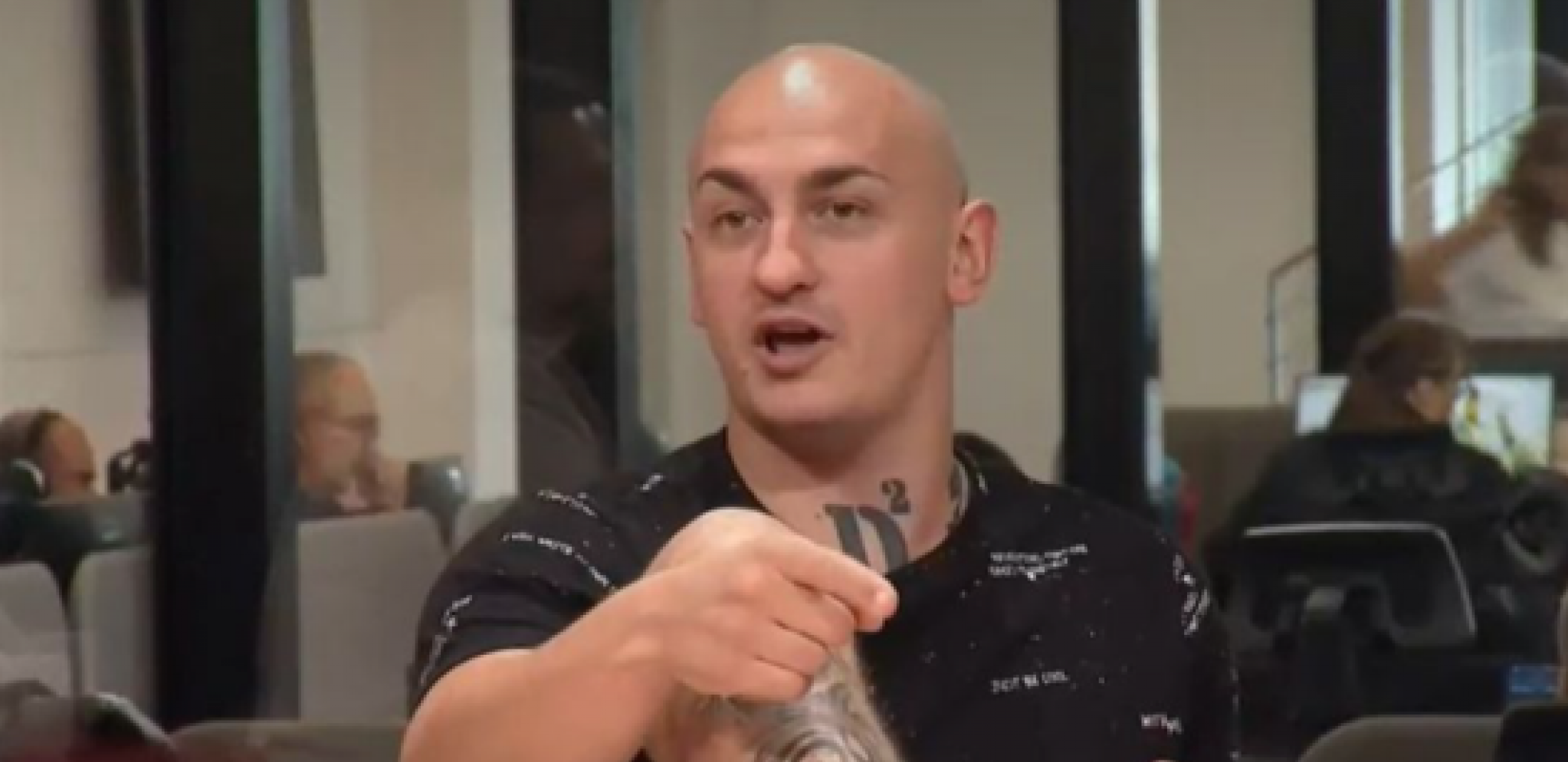 DESINGERICA U PREGOVORIMA ZA ELITU Otkrio sve o ugovoru, pa priznao kako bi se ponašao u rijalitiju