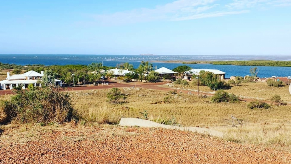 PRODAJE SE GRADIĆ PORED MORA: Ima samo 2 stanovnika, kafić, a cena...