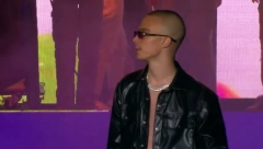 POSTELJINA IZGUŽVANA, A ON KO OD MAJKE ROĐEN Vojaža slikala devojka, osvanula vrela fotka iz spavaće sobe