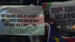 URNEBESAN TRANSPARENT JUŽNOG SUDANA SA ZASTAVOM SRBIJE Navijači iz Afrike zapretili "Orlovima" i najavili senzaciju na Mundobasketu (FOTO)