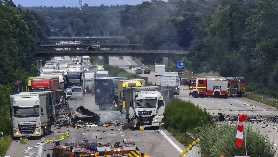 STRAVIČNA NESREĆA U NEMAČKOJ Sudarilo se 5 kamiona, ima mrtvih, eksplozija na autoputu