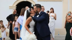 DARKO LAZIĆ STAO NA LUDI KAMEN! Crkveno venčanje se završilo, mladence dočekao aplaz