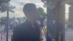 KOLEGE PRISTIŽU NA SLAVLJE! Milan otkrio šta je poklonio Darku i Katarini za svadbu (VIDEO)