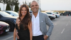 ANA SEVIĆ STIGLA NA VENČANJE BIVŠEG MUŽA! Prisutni u neverici, pevačica ne skida osmeh sa lica (VIDEO)