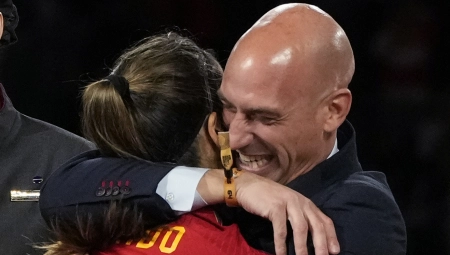 ŠPANSKA SAPUNICA Omraženi čelnik saveza organizovao orgije usred korone, otkrio ga rod rođeni