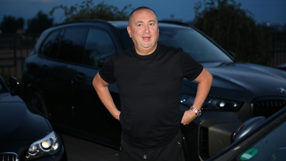 ĐANI POKAZAO UNUKU Pevač podelio fotku sa Nikom u naručju, a prizori tope srca