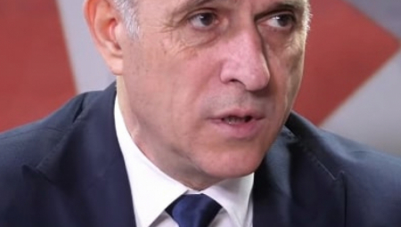 ĐILASOV PONOŠ JE ZVEZDA KURTIJEVIH MEDIJA Albanski portali se naslađuju jer je optužio Srbiju za bombardovanje 1999.