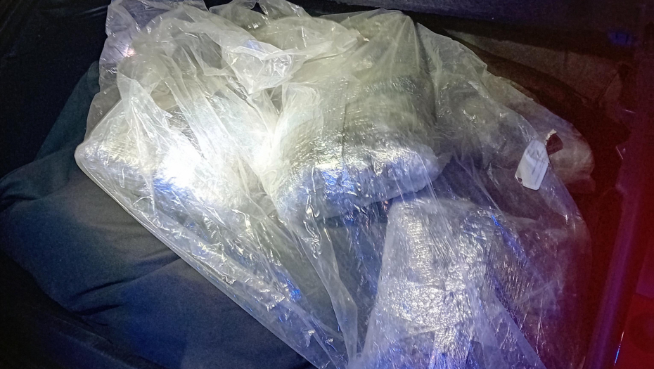 ZNA SE KO JE ČOVEK KOJI JE PAO U BEOGRADU SA 50 KG DROGE Svi paketići su bili isto spakovani, ogromna je zaplena!