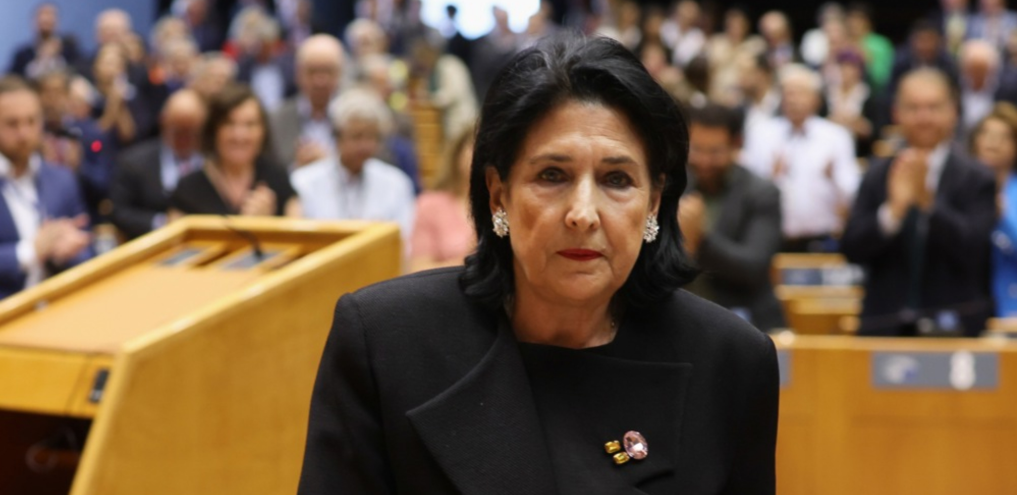 VLADAJUĆA PARTIJA RUŠI PREDSEDNICU GRUZIJE: Počinje proces opoziva!