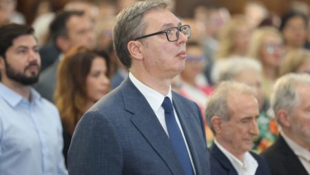 VUČIĆ POSTAO POČASNI GRAĐANIN SUBOTICE Predsedniku uručena povelja (FOTO)