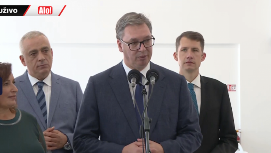 NAROD OBERUČKE DOČEKAO VUČIĆA Predsednik Srbije na Paliću obišao novoizgrađeni Akva park (FOTO/VIDEO)