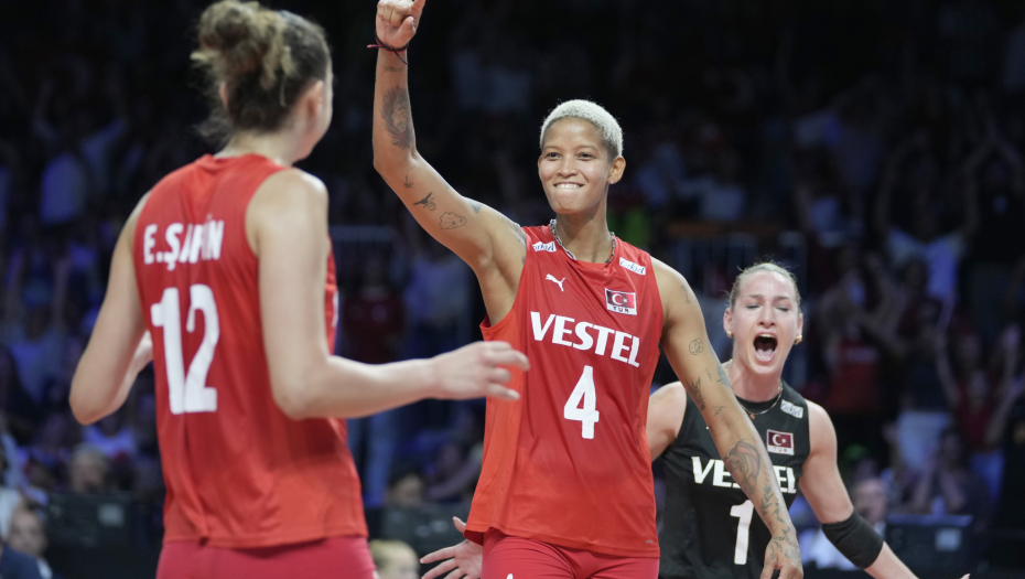 EVROPA DOBIJA NOVE VLADARKE Italija pala posle drame, Turska prvi finalista