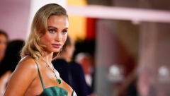 KADA JE NJENA ŠTIKLA KROČILA NA CRVENI TEPIH, SVI SU ZANEMELI Manekenka Rouz Bertram oduševila u Veneciji