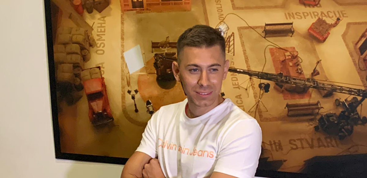 PONOVO POKRENUTA PRIČA O GEJ AFERI RIJALITI UČESNIKA! Njegova majka javno otkrila ko finansira njenog sina, ne može više da ćuti