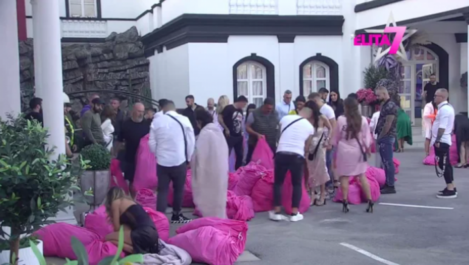 BARBI UŠLA U ELITU  Učesnici ne kriju oduševljenje povodom noviteta na velelepnom imanju!