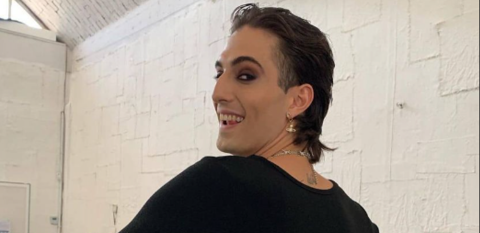 KAO OD MAJKE ROĐEN Pevač grupe "Maneskin" zapalio mreže privatnim fotkama, a uslikala ga je ona! (FOTO 18+)