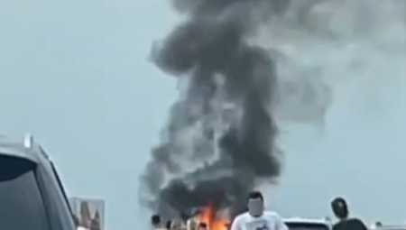 HAOS NA AUTOPUTU MILOŠ VELIKI Automobil u plamenu, crni dim prekrio nebo (FOTO/VIDEO)