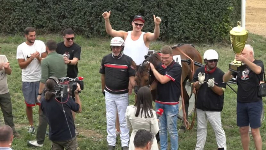 JOKIĆU, GLEDAŠ LI? Dok Bogdanović i drugovi bubreg daju za Srbiju i gaze ka zlatu, ti se mentalno odmaraj i timari konje