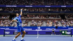 SJAJNO DRUŠTVO Pogeldajte ko pruža podršku Novaku