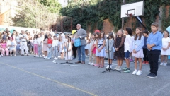 PRVACI SREĆNO! Đake prvake na Vračaru dočekali drugari, učitelji i predsednik Opštine