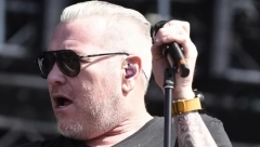 ALKOHOL MU JE UNIŠTIO JETRU Stiv Harvel se godinama lečio od alkoholizma i iznova mu se vraćao