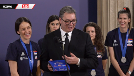 HVALA PREDSEDNIKU! Maja Ognjenović imala poseban poklon za Vučića